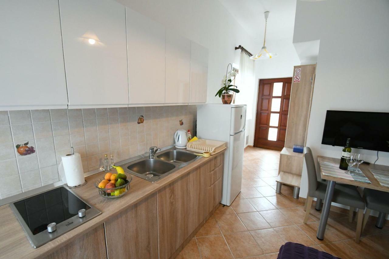 Studio Apartman Kris Marinici  Екстер'єр фото